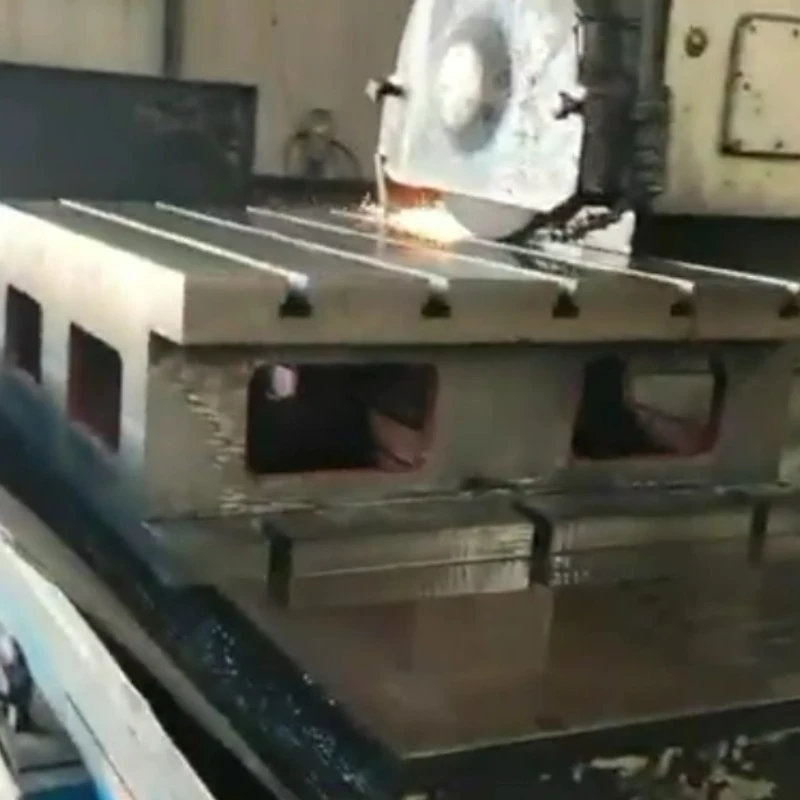 Video về việc xử lý các hộp hình vuông gang Tlot